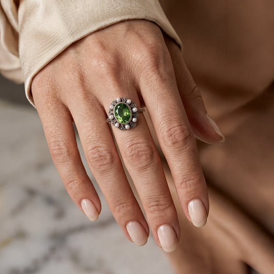 Antieke 925 zilveren ring met peridot en pareltjes – maat 17,75 | 56
