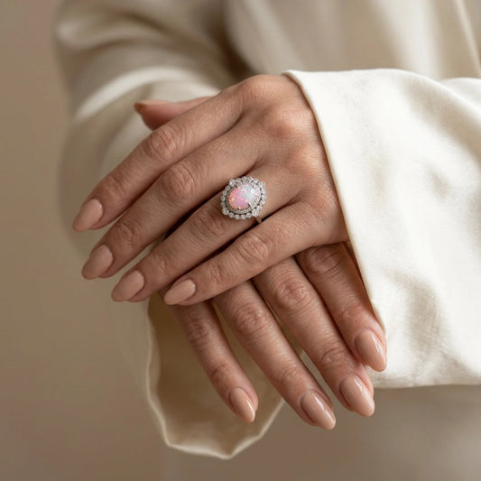 Elegante vrouwelijke ring met roze opaal en zirkonia – maat 17,25 | 54