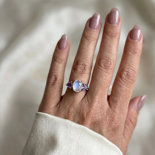 Zilveren ring met regenboogmaansteen en hartvormige amethist - maat 17,25 | 54