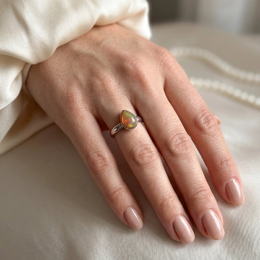 Vintage ring met Ethiopische opaal – maat 15,6 | 49